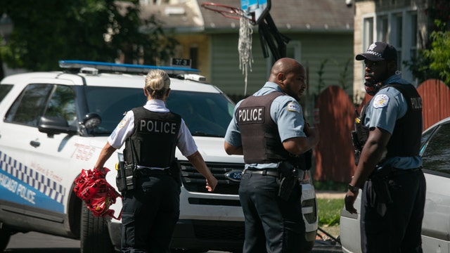 Man killed in drive-by in Englewood: police