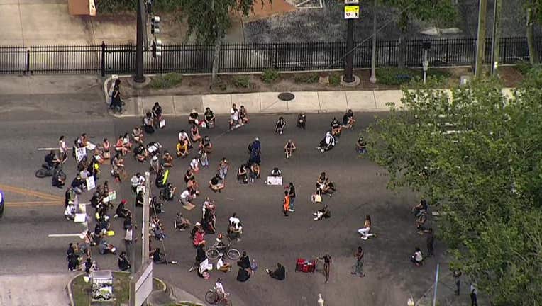 st pete protesters block road
