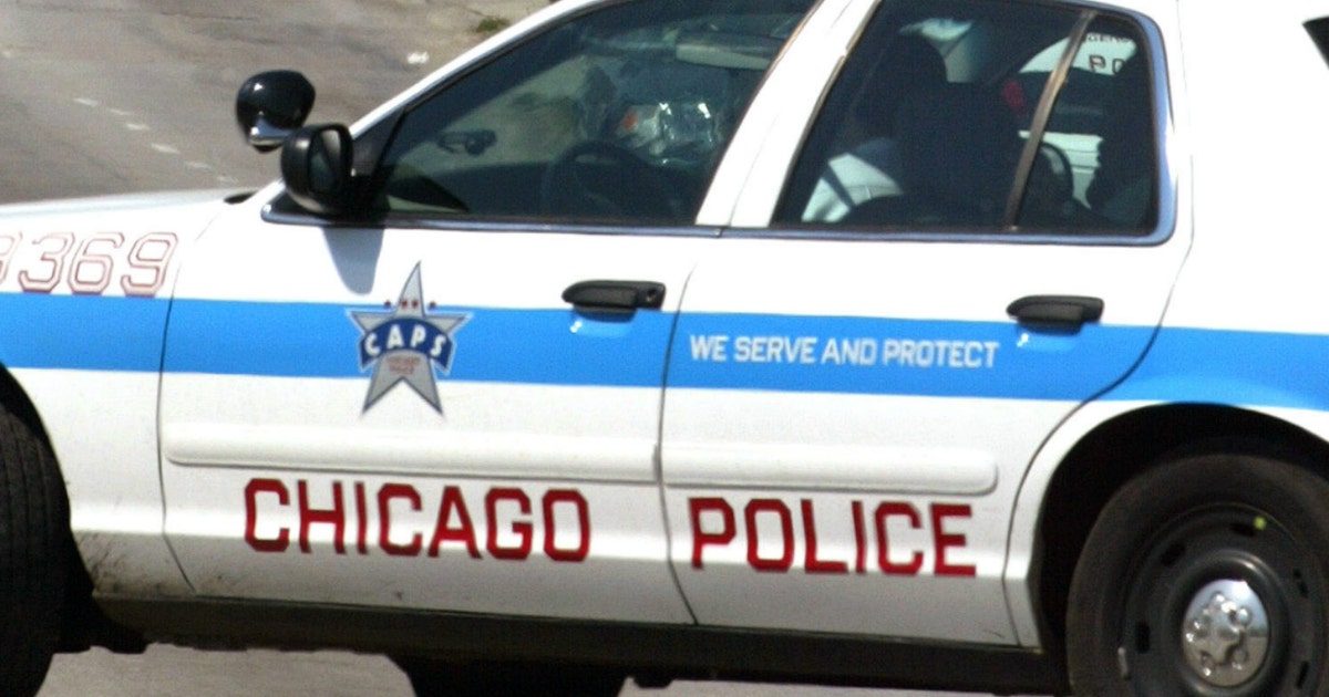 Chicago police: Man stabbed, robbed on South Side