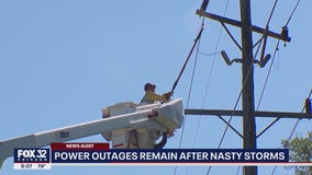 Hundreds of thousands still without power after strong storm slams Chicago area