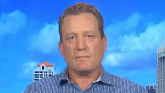 Ex-Blackhawk Jeremy Roenick on players kneeling: 'The flag means more to me'