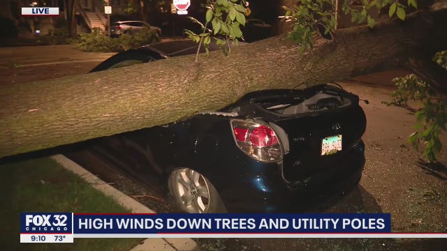 Thousands without power as storm pounds Chicago with 70 mph wind gusts