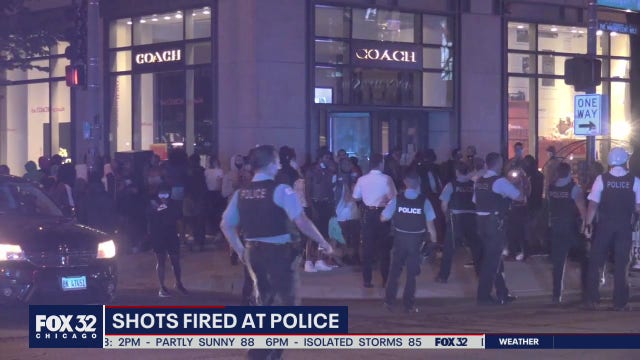 Chicago cops return fire after person shoots at officers in Loop: police