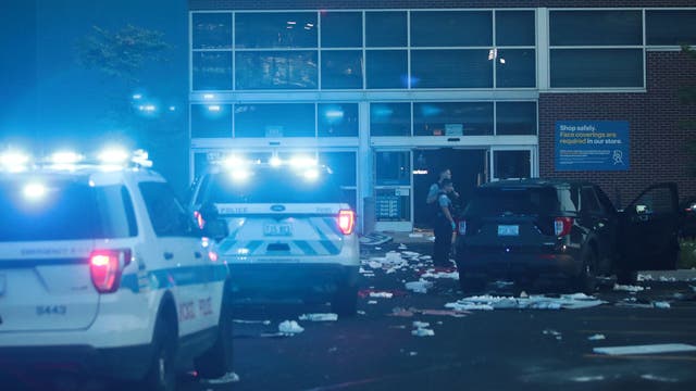 $1 million bail for man whose shooting by Chicago police led to looting