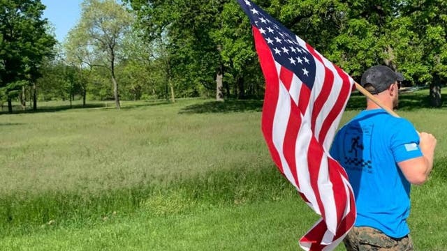 Illinois man takes American flag with him on daily runs