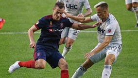 Teal Bunbury scores twice, Revolution beats Fire 2-1