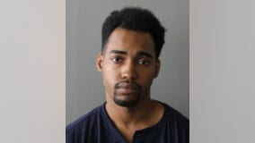 Man charged with attempted carjacking of off-duty cop in South Chicago