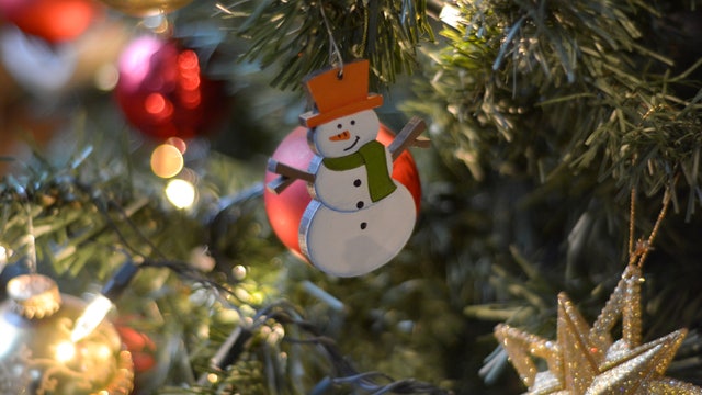 Britain debating whether college students should be allowed home for Christmas