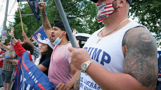 Pro-Trump crowd in Illinois opposes Trump-bashing 'Coronavirus Death Scoreboard'