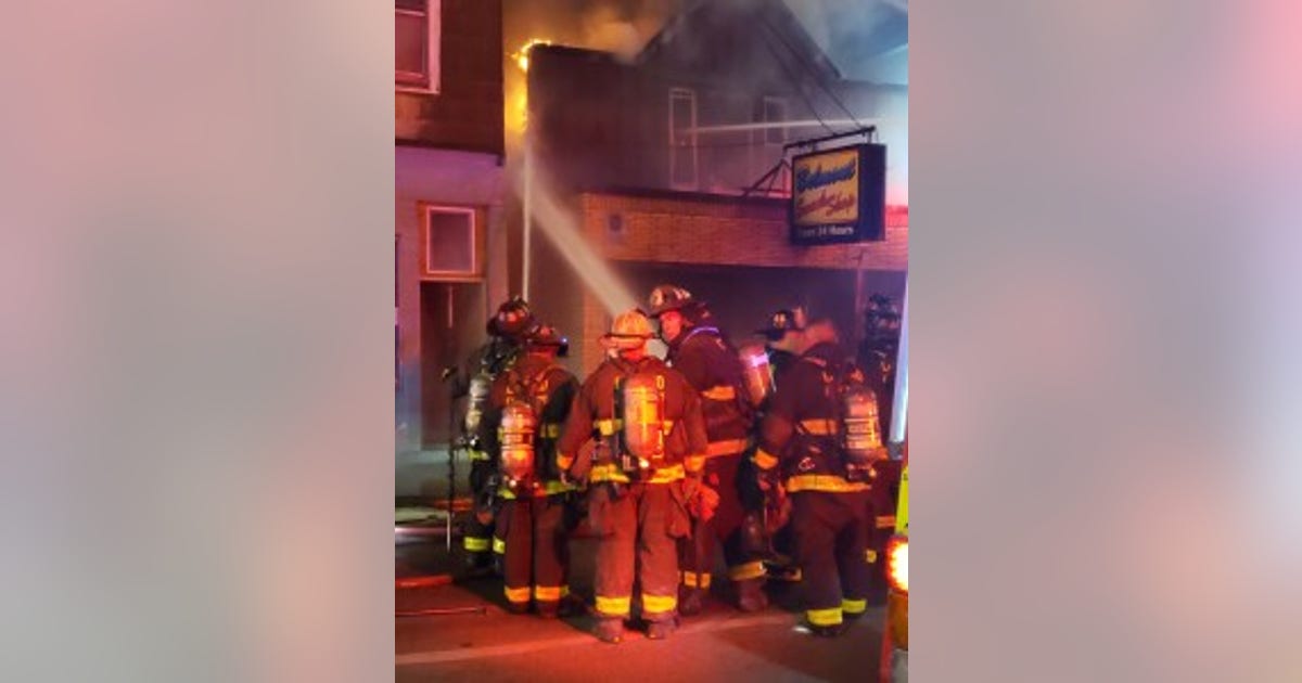 Firefighters battle blaze on NW Side | FOX 32 Chicago