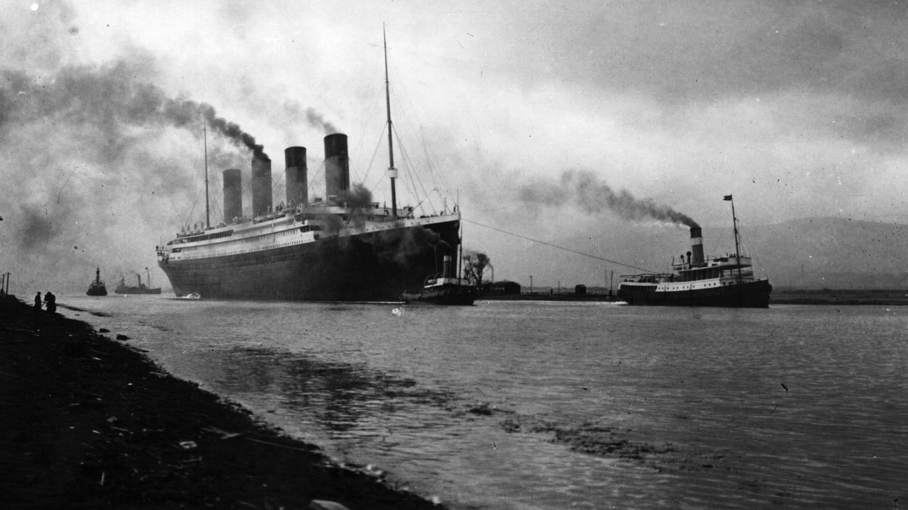US government fights plan to retrieve Titanic's radio, saying expedition  will disturb human remains