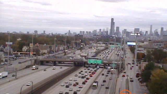 1 hospitalized after Dan Ryan crash at 35th Street
