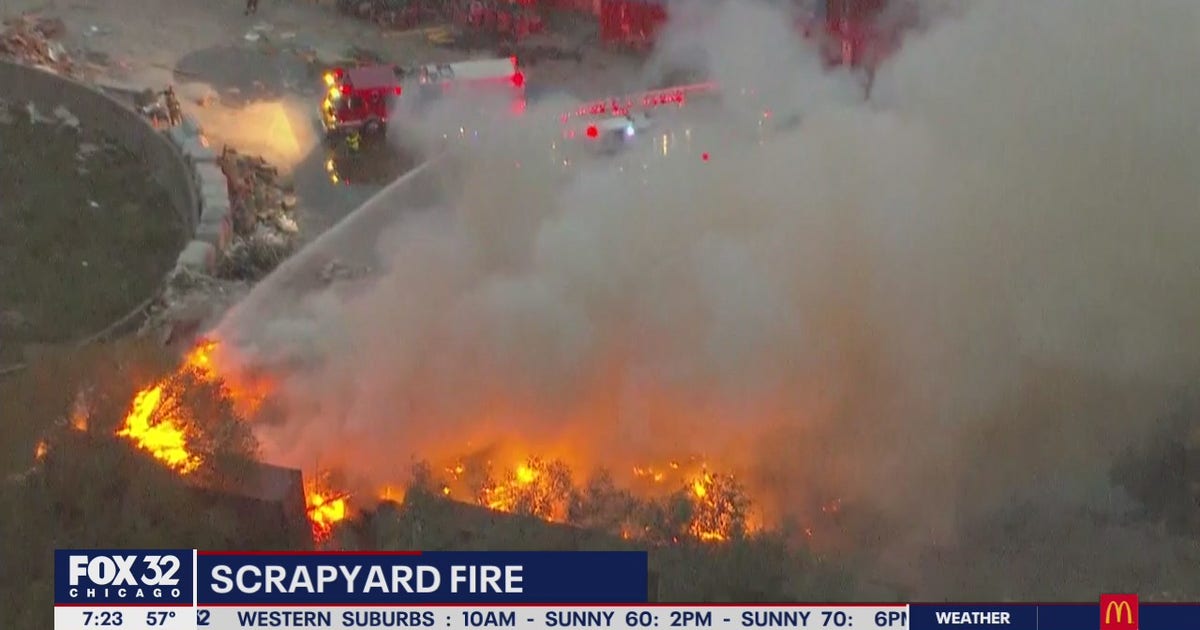 Garbage fire extinguished at Stickney scrapyard near I-55 | FOX 32 Chicago