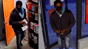 Robber strikes mobile phone stores in Humboldt Park, West Town