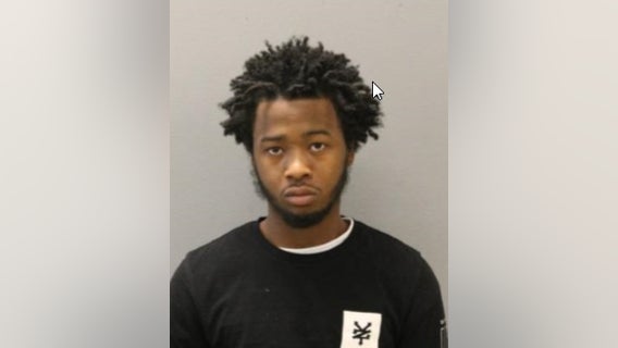 Man fired 19 shots at cops while hunting rivals on South Side: prosecutors