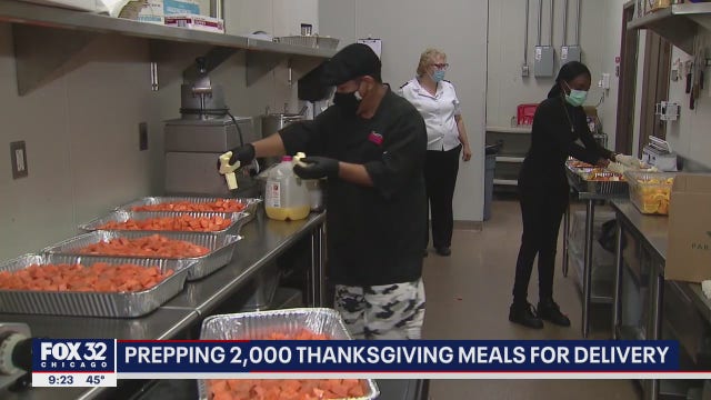Chicago volunteers prep 2,000 Thanksgiving Day meals for those in need