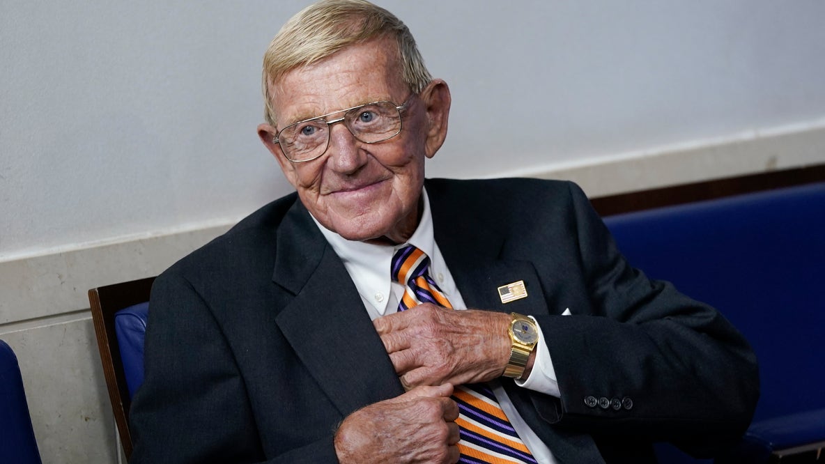 Notre Dame football coach Lou Holtz, who led the Irish to a title in 1988, dies at 89