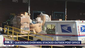 Mount Greenwood residents outraged over slow service, mail piling up outside post office