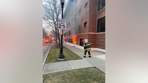 Firefighters extinguish Evanston apartment blaze