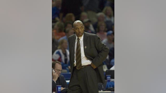 Former UIC coach and Illinois assistant Jimmy Collins dead at 74