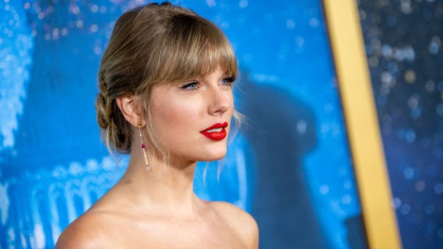 Taylor Swift replaced by Brad Paisley in famous mural celebrating country artists