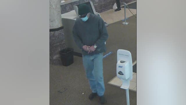 Man wanted for robbing Aurora bank