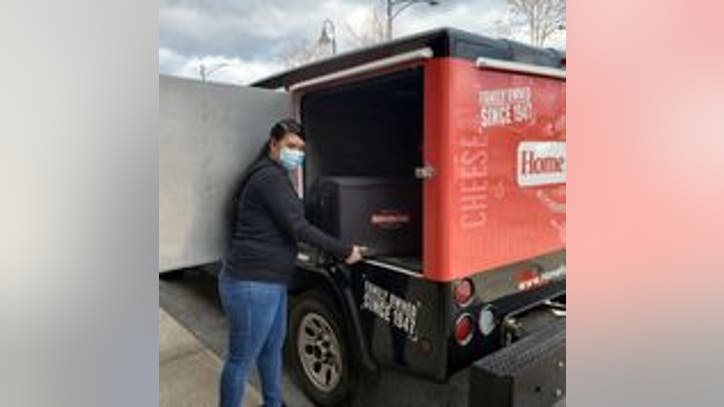 Home Run Inn donates 11,000 frozen pizzas to Northern Illinois Food Bank - Vimarsana News