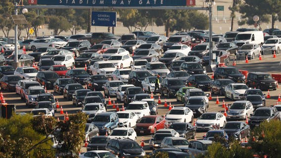 'Scamdemic' protesters shut down vaccination site in Los Angeles