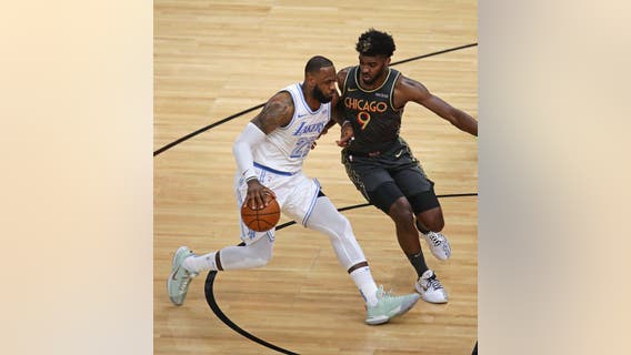 Davis scores season-high 37 as Lakers beat Bulls 101-90