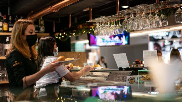 Chicago moves to Phase 4, limited indoor dining restrictions remain in place