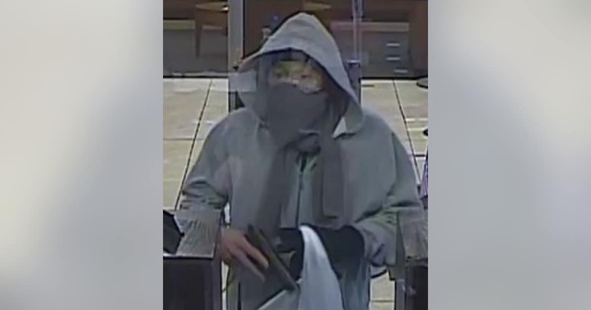 FBI seeking man for bank robbery in Sauganash | FOX 32 Chicago