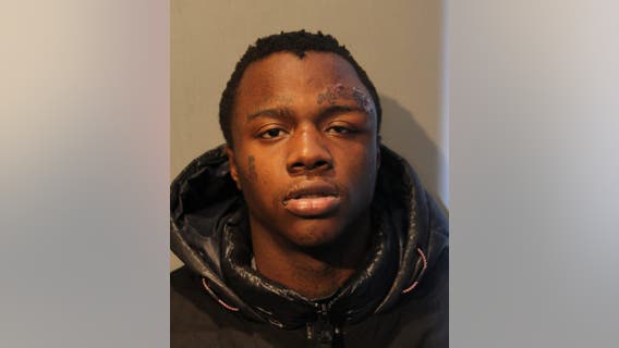 Man charged with choking ride-share driver during attempted carjacking in Chicago