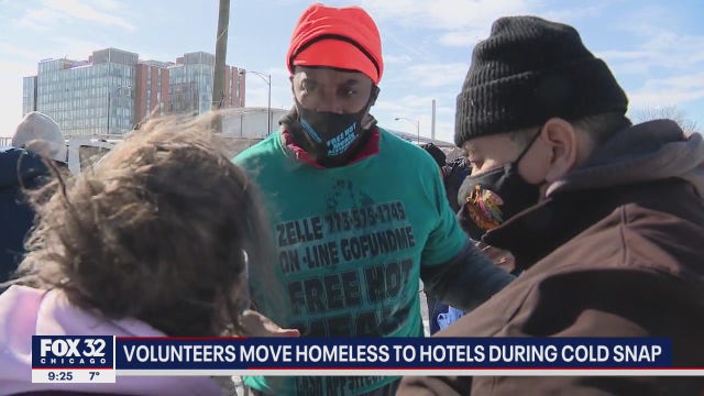 Chicago volunteers helping homeless stay warm amid cold snap