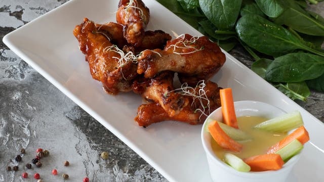 How to score free beer, wings and pizza just by watching the Super Bowl