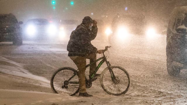 More than a foot of snow in Chicago possible by Tuesday