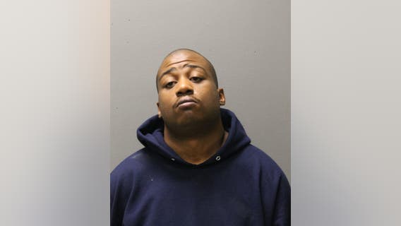 Chicago man told police he shot girlfriend while she sat in bed eating: prosecutors