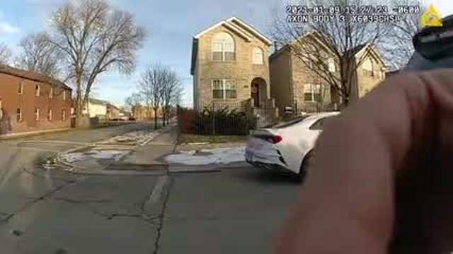 COPA shares video of police shooting armed woman in Lawndale traffic stop