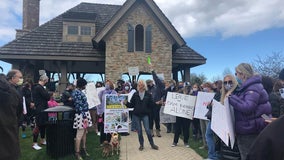 HOA says that beavers cannot stay in neighborhood pond, and residents fight back