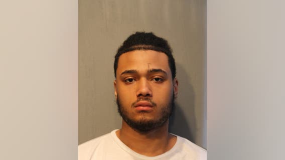 Man charged with carjacking in Lincoln Park: police