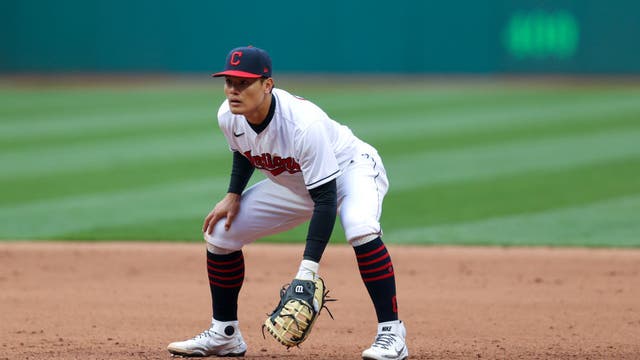 Indians' Yu Chang receives racist tweets after making error vs. White Sox
