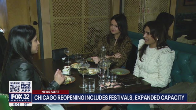 Chicago loosens COVID-19 restrictions, reopens United Center to fans