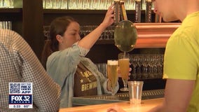 New Illinois bill would allow bars to give a free drink to customers who provide proof of vaccination