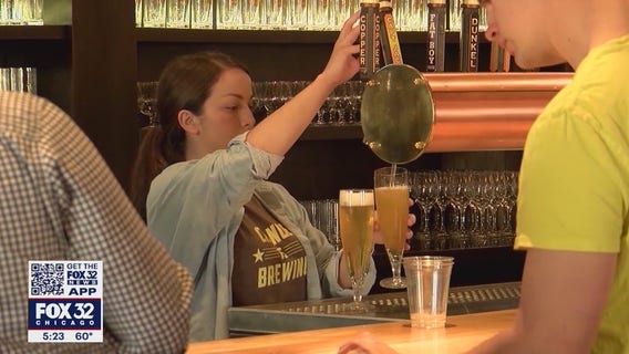 New Illinois bill would allow bars to give a free drink to customers who provide proof of vaccination