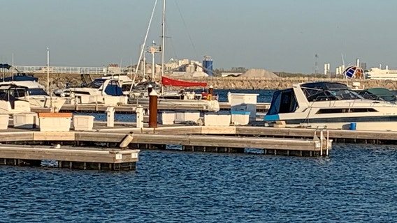 Search to resume Monday morning for boater missing in Lake Michigan