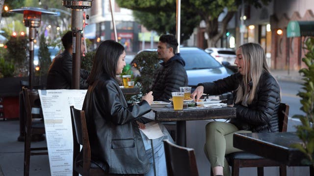 Mayor Johnson forges compromise to expand outdoor dining in Chicago