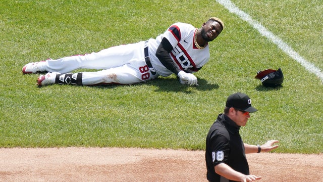Chicago White Sox center fielder Luis Robert injures right hip flexor