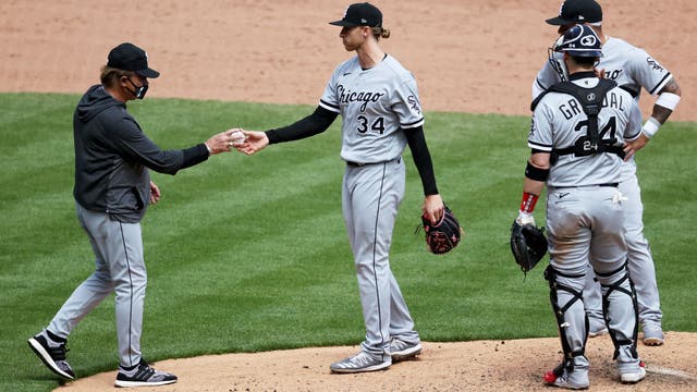 Winker's single in 10th leads Reds over White Sox 1-0