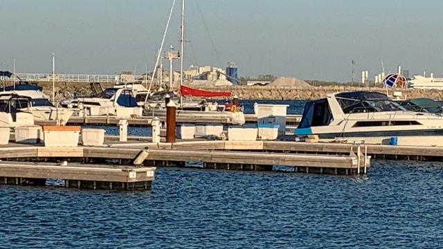 Search to resume Monday morning for boater missing in Lake Michigan