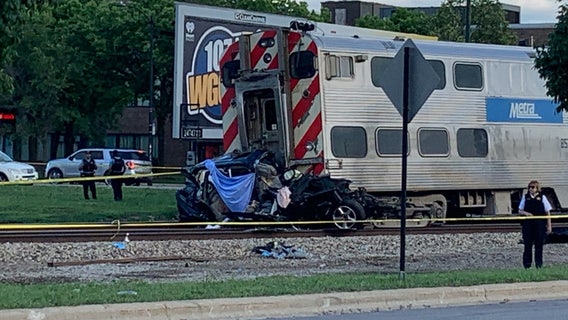 Two adults, young girl killed when Metra train hits car in East Beverly