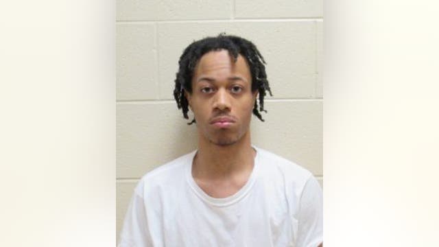 19-year-old charged in North Aurora shooting that left 2 injured in grocery store parking lot